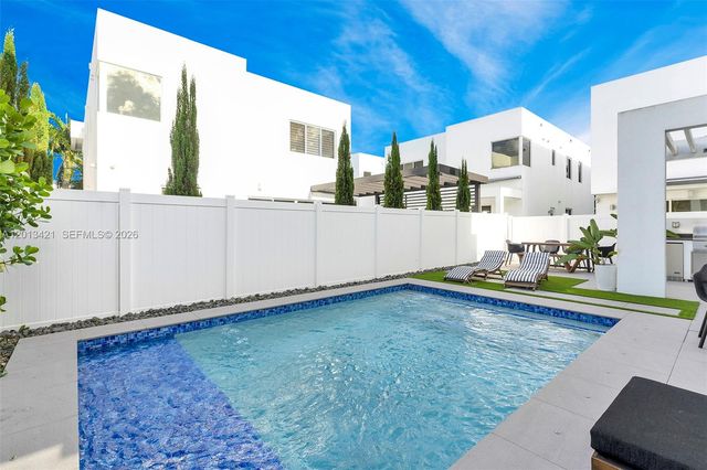 7535 NW 98th Ave 7535, Doral, FL 33178