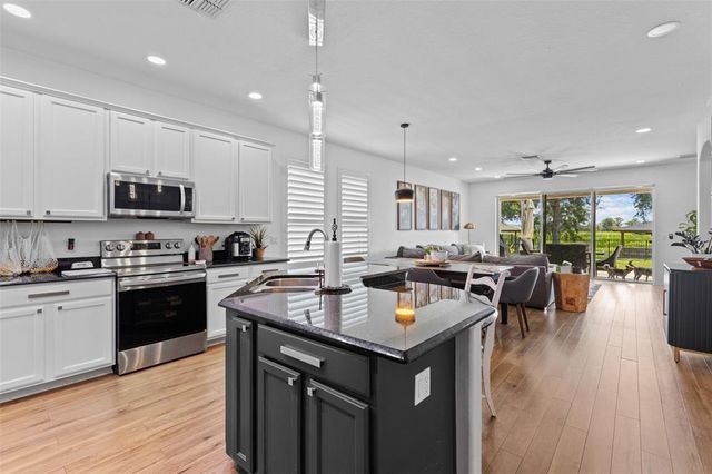 720 BAREFOOT BAY LOOP, Groveland, FL 34736