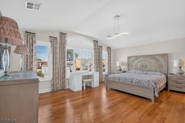 12 Washington Pl, Garfield City, NJ 07026