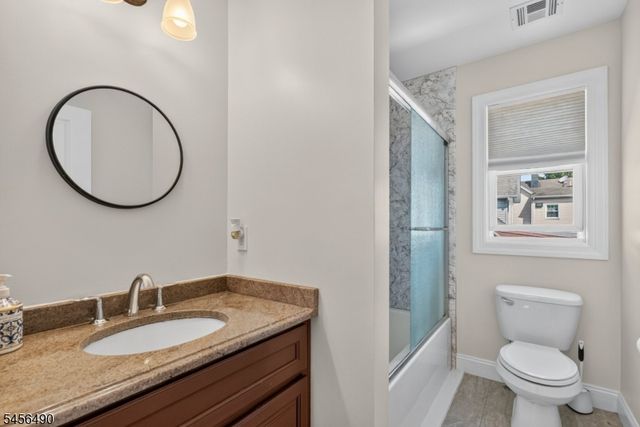 12 Washington Pl, Garfield City, NJ 07026