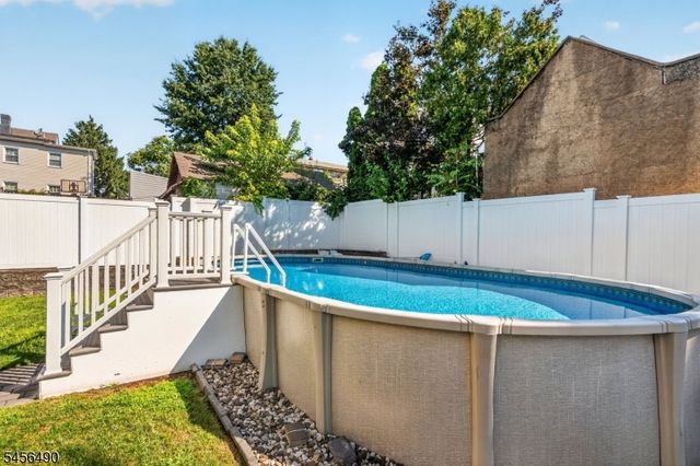 12 Washington Pl, Garfield City, NJ 07026
