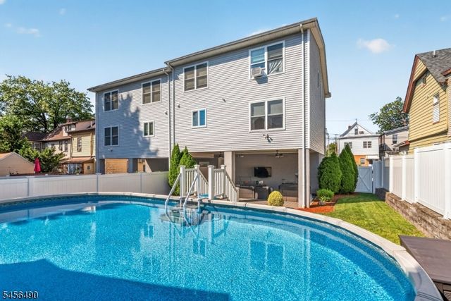 12 Washington Pl, Garfield City, NJ 07026