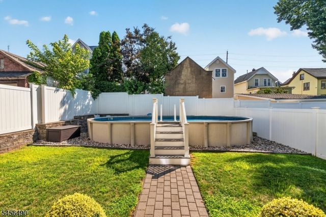 12 Washington Pl, Garfield City, NJ 07026