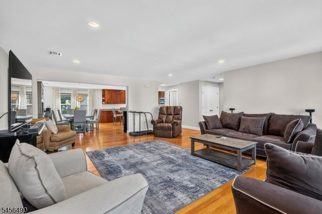 12 Washington Pl, Garfield City, NJ 07026
