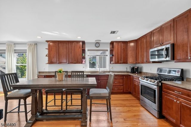 12 Washington Pl, Garfield City, NJ 07026