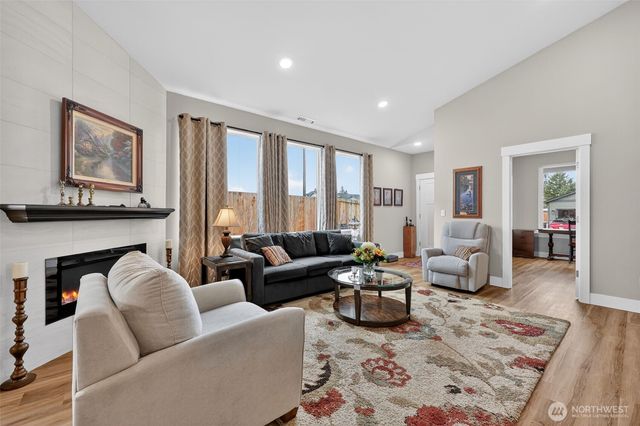 2110 Hawks View Lane, Winlock, WA 98596