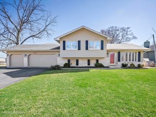 27W015 Manchester Road, Winfield, IL 60190