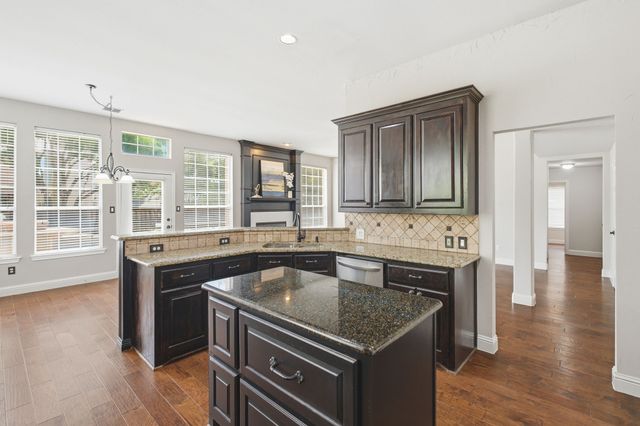 1511 Hunters Creek Drive, Mckinney, TX 75072