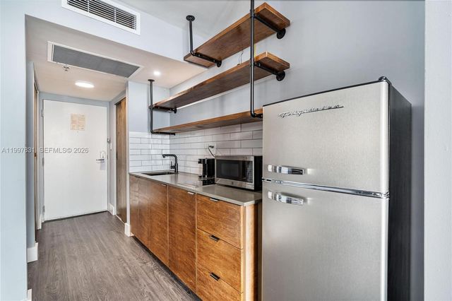19201 Collins Avenue 324, Sunny Isles Beach, FL 33160