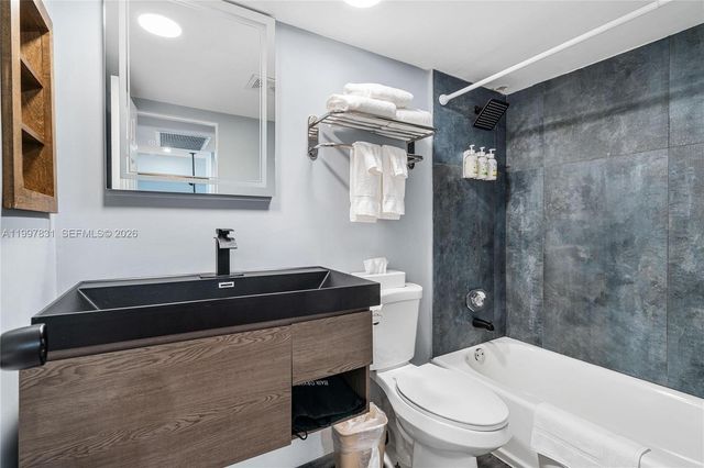 19201 Collins Avenue 324, Sunny Isles Beach, FL 33160