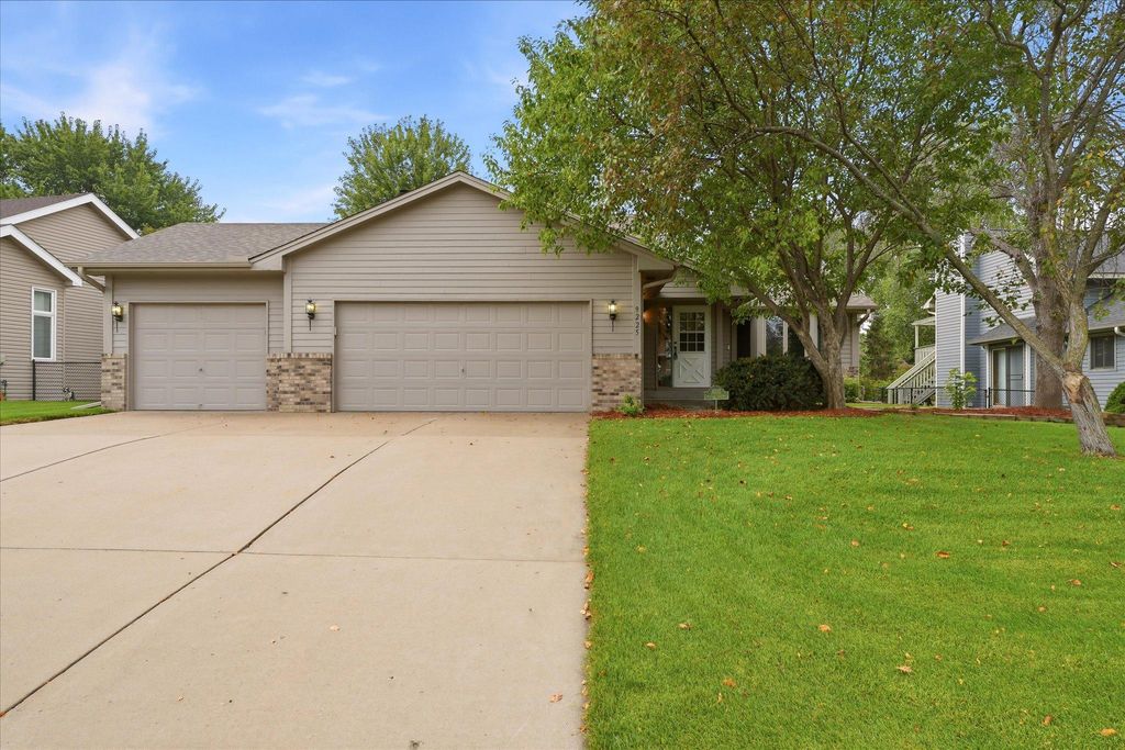 9225 Queens Gardens, Brooklyn Park, MN 55443 — exterior