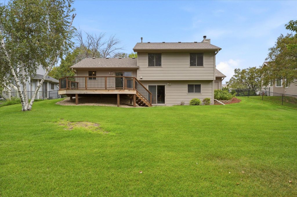 9225 Queens Gardens, Brooklyn Park, MN 55443 — photo 2