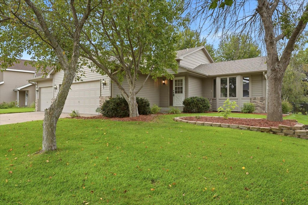 9225 Queens Gardens, Brooklyn Park, MN 55443 — photo 3