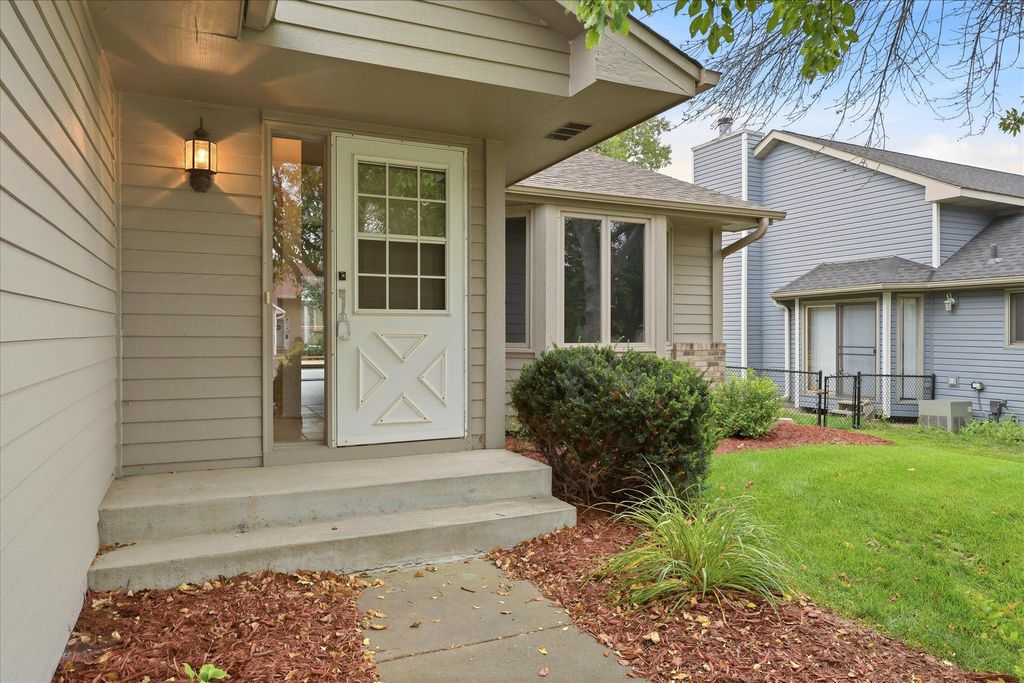 9225 Queens Gardens, Brooklyn Park, MN 55443 — photo 5