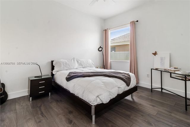 1046 SW 159th Way, Pembroke Pines, FL 33027