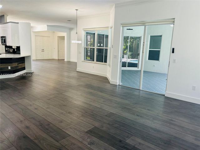1046 SW 159th Way, Pembroke Pines, FL 33027