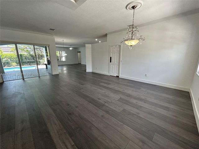 1046 SW 159th Way, Pembroke Pines, FL 33027
