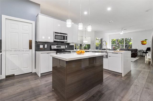 1046 SW 159th Way, Pembroke Pines, FL 33027