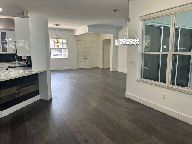 1046 SW 159th Way, Pembroke Pines, FL 33027