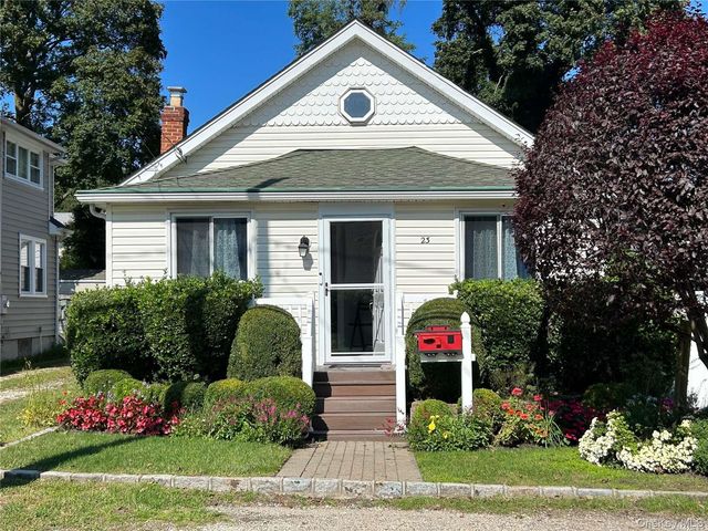 23 Locust Avenue, Bayville, NY 11709