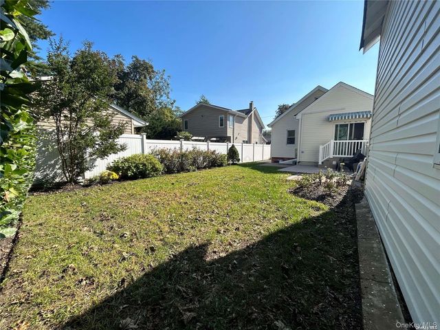 23 Locust Avenue, Bayville, NY 11709