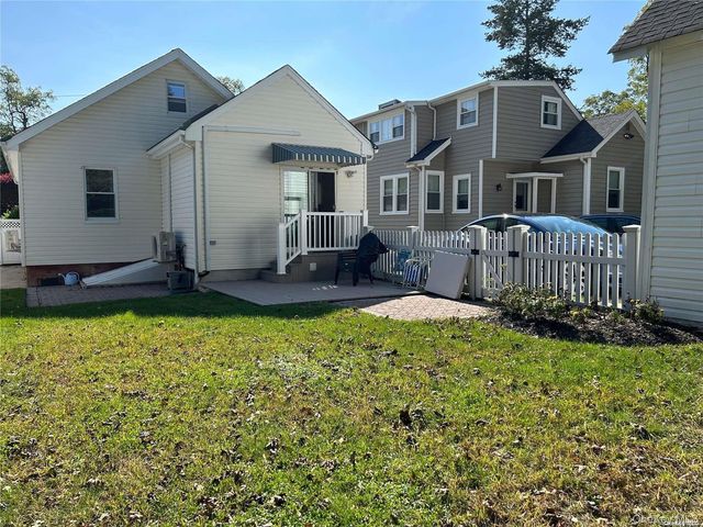23 Locust Avenue, Bayville, NY 11709