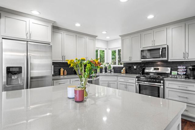 27622 W Shore Road, Lake Arrowhead, CA 92352