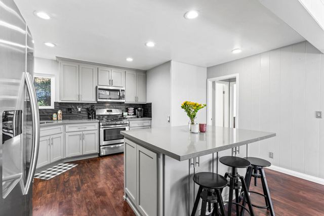 27622 W Shore Road, Lake Arrowhead, CA 92352