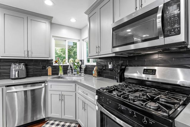 27622 W Shore Road, Lake Arrowhead, CA 92352