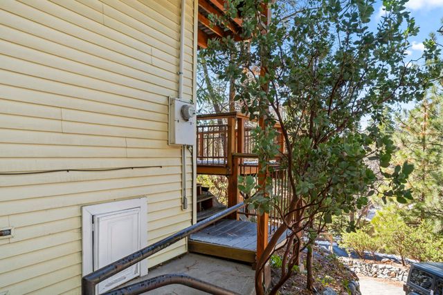 27622 W Shore Road, Lake Arrowhead, CA 92352