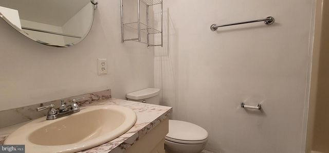 2209 GREENWOOD DR, Lindenwold, NJ 08021