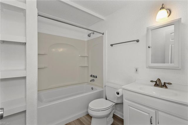 17253 Riddick Rd, Smithfield, VA 23430