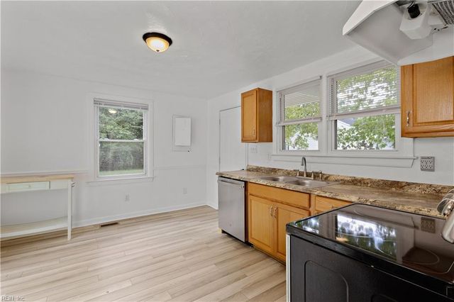 17253 Riddick Rd, Smithfield, VA 23430