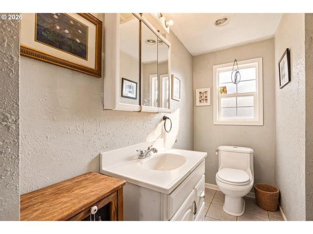 4420 Ne SUMNER St, Portland, OR 97218