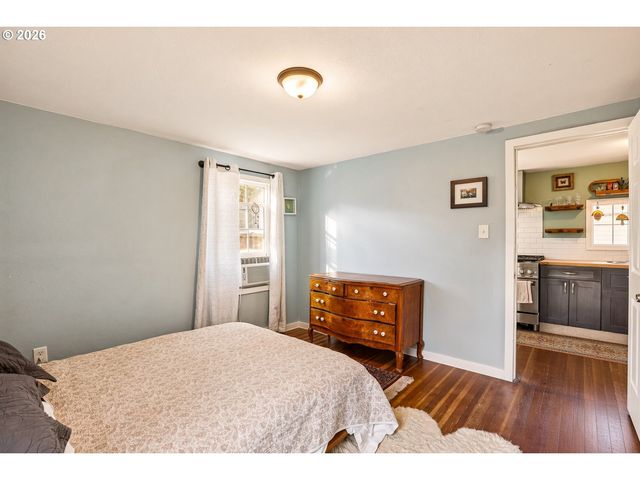 4420 Ne SUMNER St, Portland, OR 97218