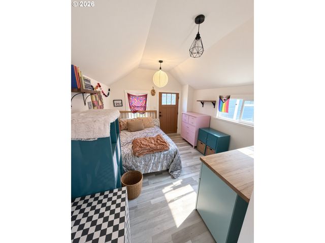 4420 Ne SUMNER St, Portland, OR 97218
