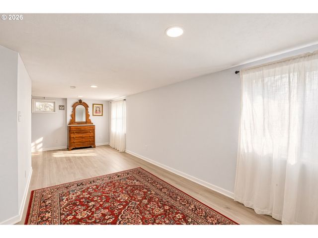 4420 Ne SUMNER St, Portland, OR 97218