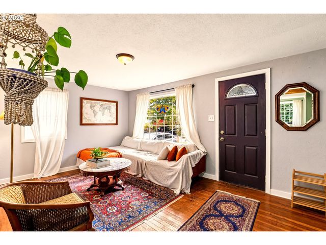 4420 Ne SUMNER St, Portland, OR 97218