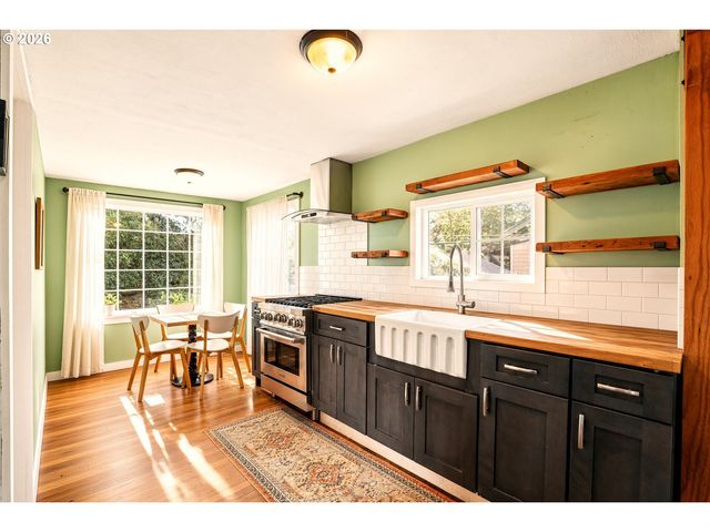 4420 Ne SUMNER St, Portland, OR 97218