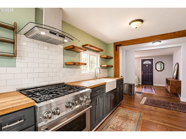 4420 Ne SUMNER St, Portland, OR 97218