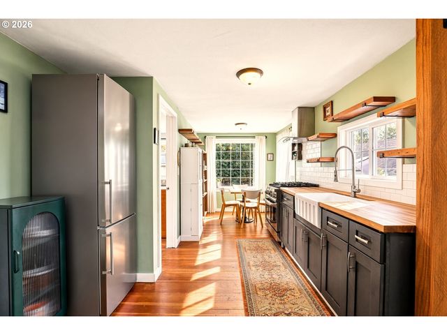 4420 Ne SUMNER St, Portland, OR 97218