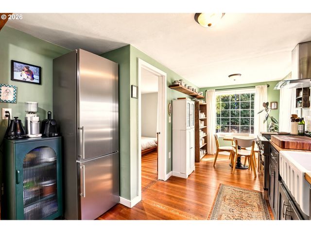 4420 Ne SUMNER St, Portland, OR 97218