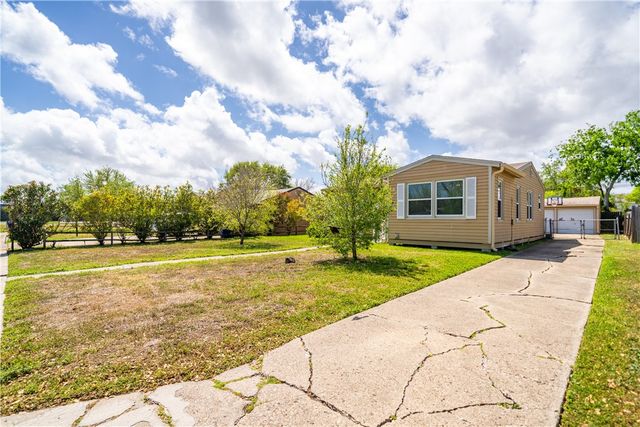3651 Lawnview St, Corpus Christi, TX 78411