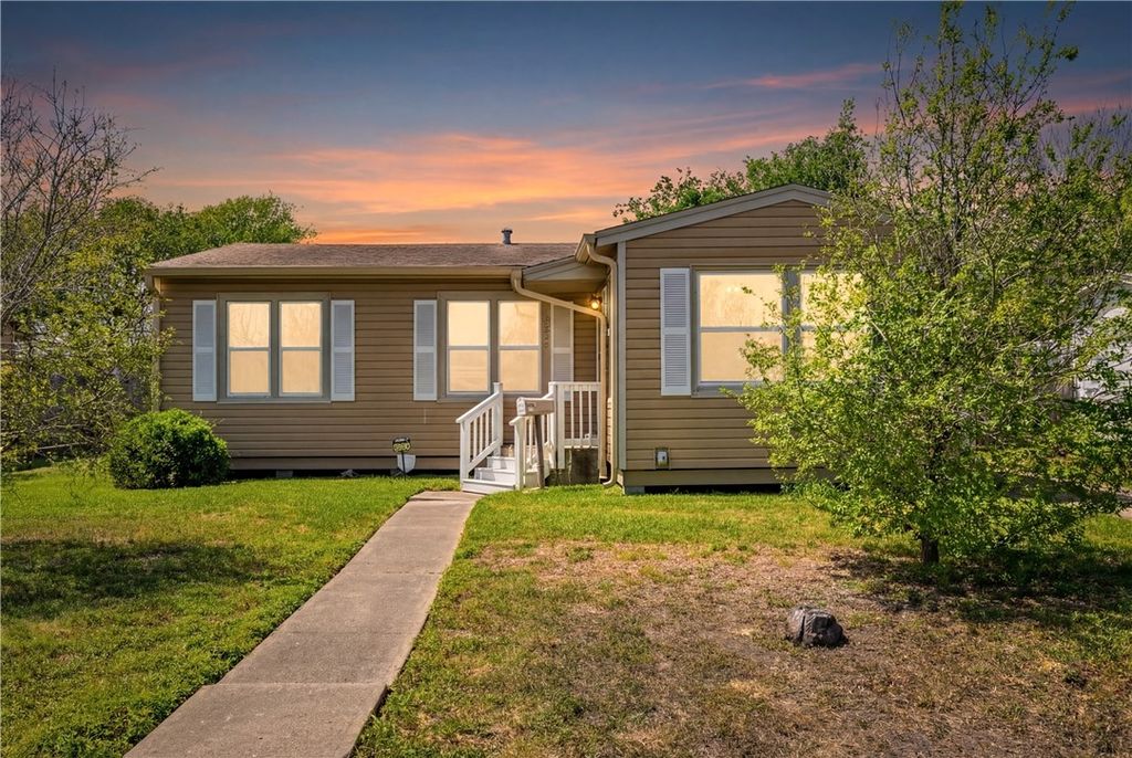 3651 Lawnview St, Corpus Christi, TX 78411
