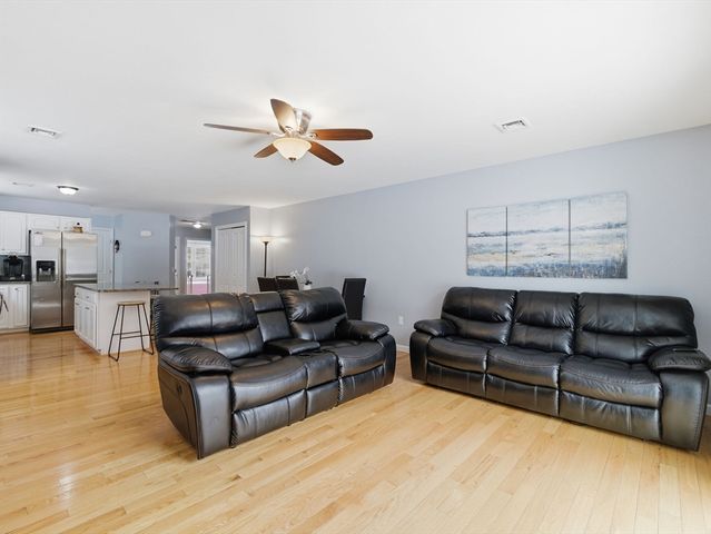 114 Richard Rd 8, Leominster, MA 01453