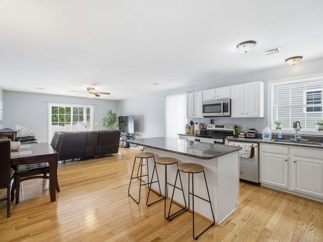 114 Richard Rd 8, Leominster, MA 01453