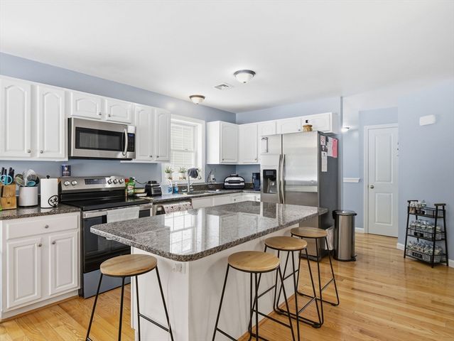 114 Richard Rd 8, Leominster, MA 01453