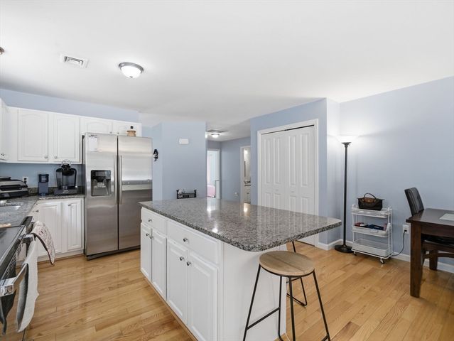 114 Richard Rd 8, Leominster, MA 01453