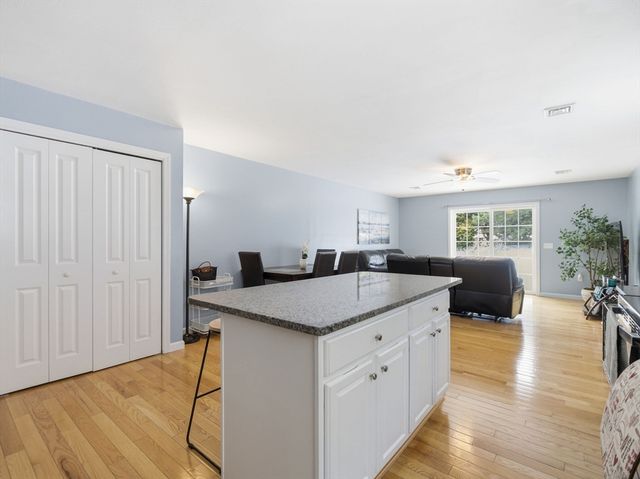 114 Richard Rd 8, Leominster, MA 01453