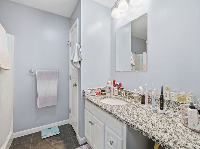 114 Richard Rd 8, Leominster, MA 01453